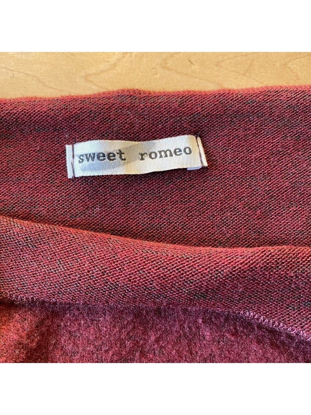 Sweet Romeo BNWOT sweater "moto exposed sleeve" S - Picture 5 of 6